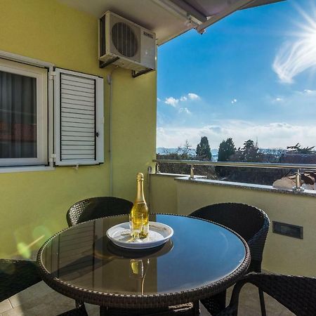 Apartman Mladenka Sukosan Bagian luar foto