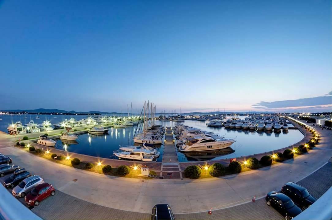 Apartman Mladenka Sukosan Bagian luar foto