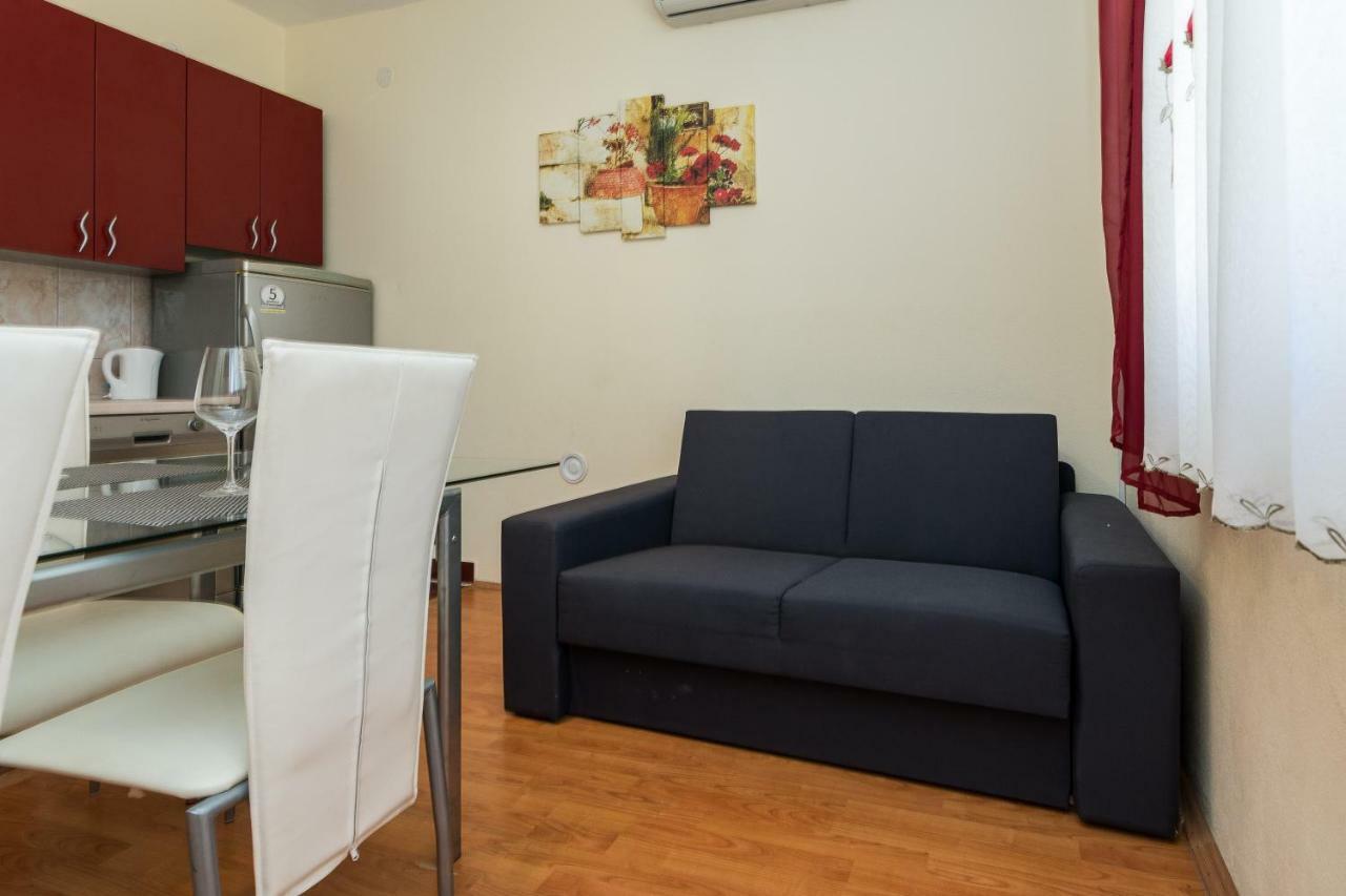 Apartman Mladenka Sukosan Bagian luar foto