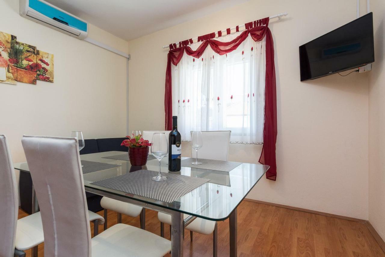 Apartman Mladenka Sukosan Bagian luar foto