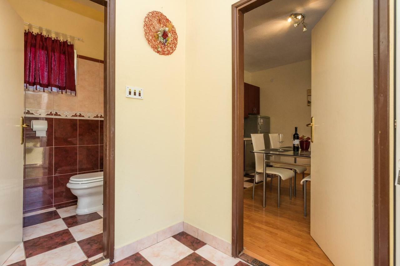 Apartman Mladenka Sukosan Bagian luar foto