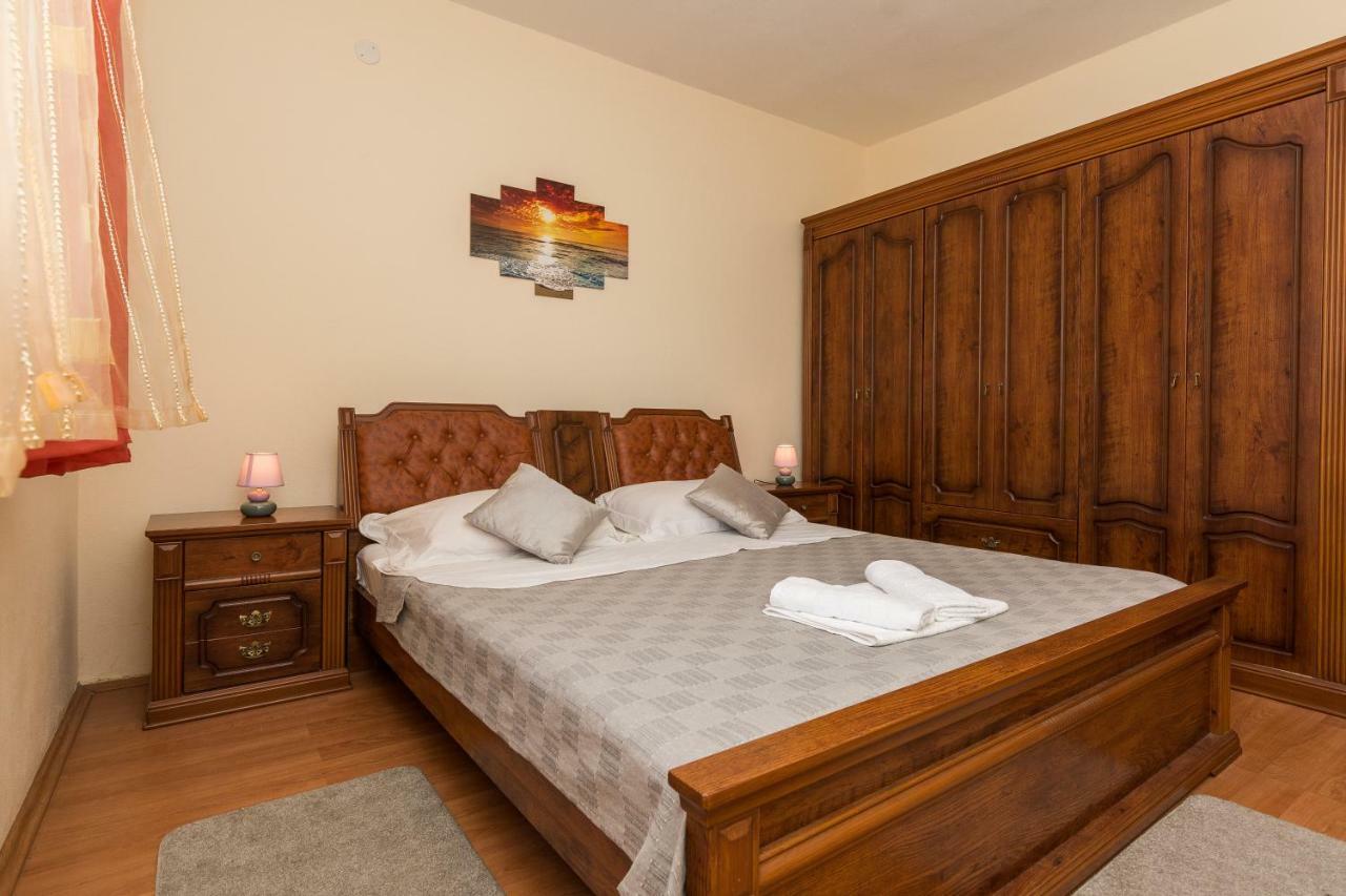 Apartman Mladenka Sukosan Bagian luar foto