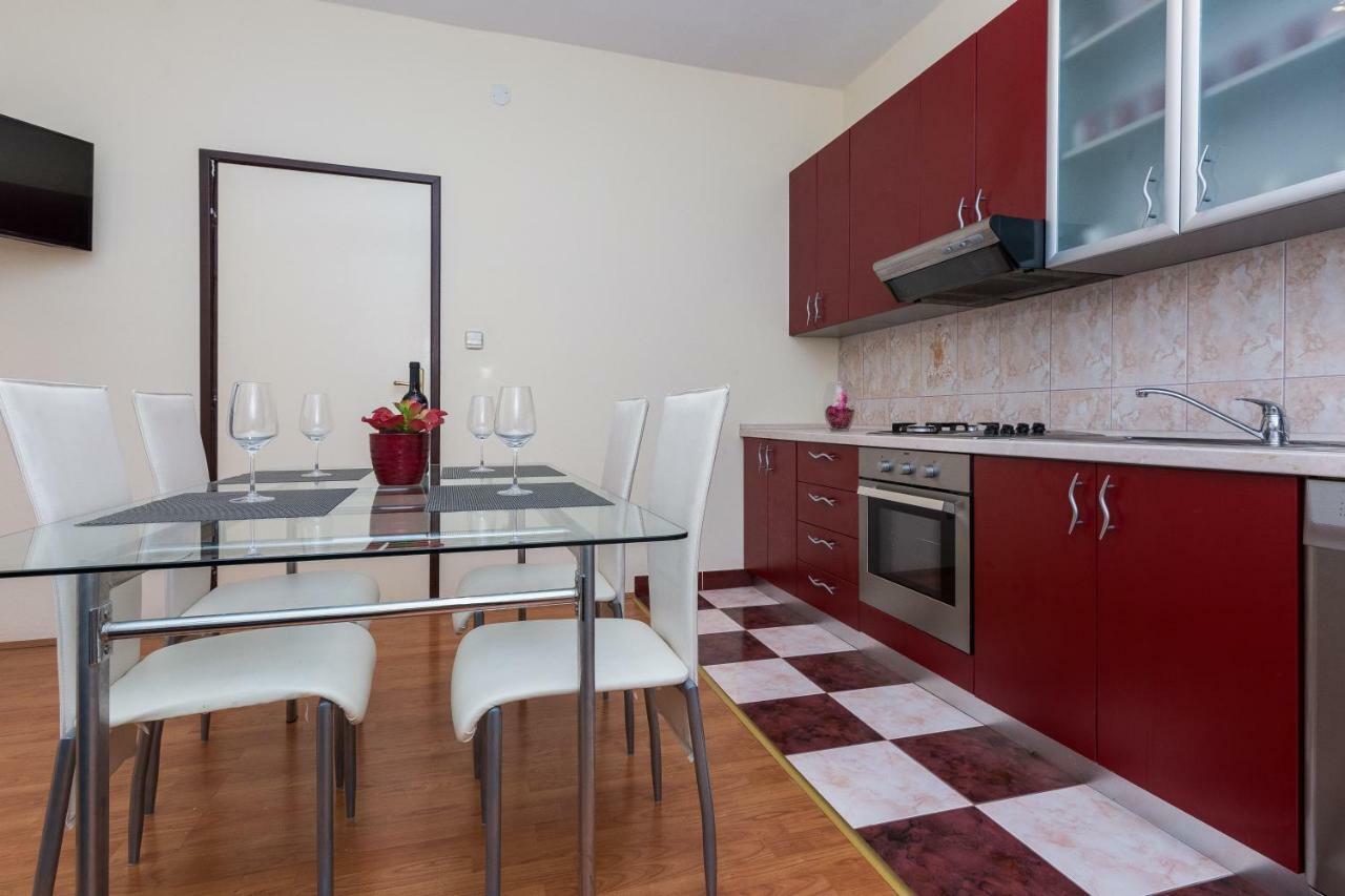 Apartman Mladenka Sukosan Bagian luar foto