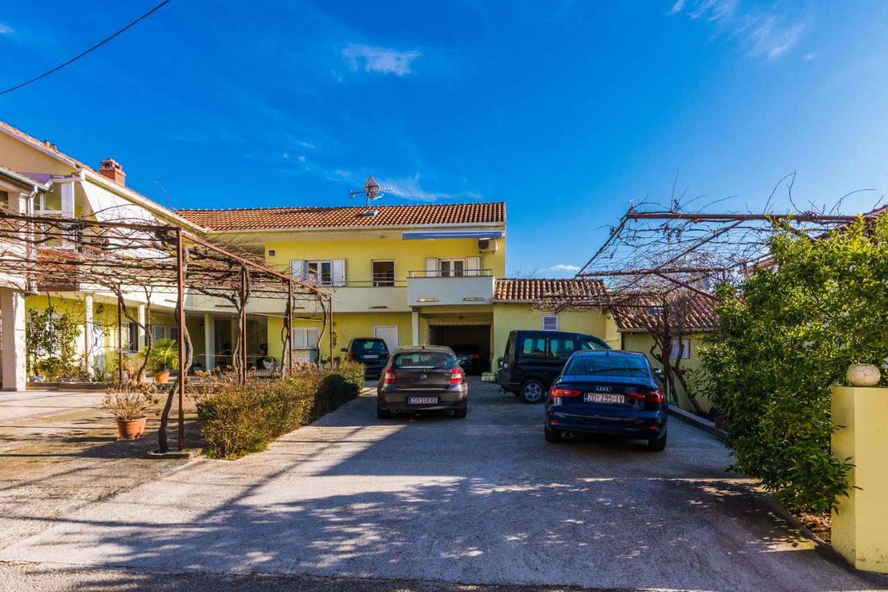 Apartman Mladenka Sukosan Bagian luar foto
