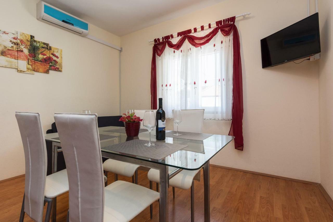 Apartman Mladenka Sukosan Bagian luar foto