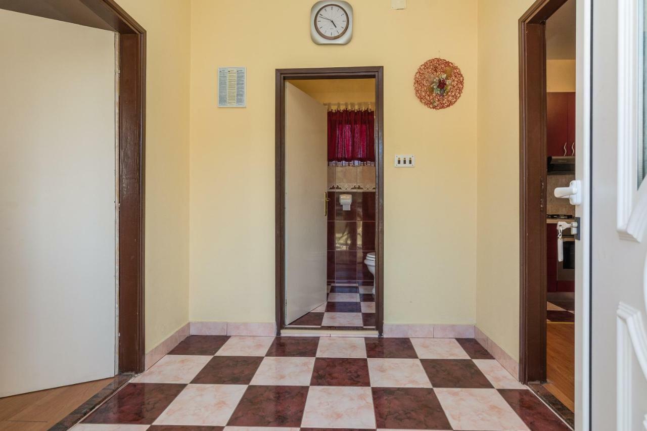 Apartman Mladenka Sukosan Bagian luar foto