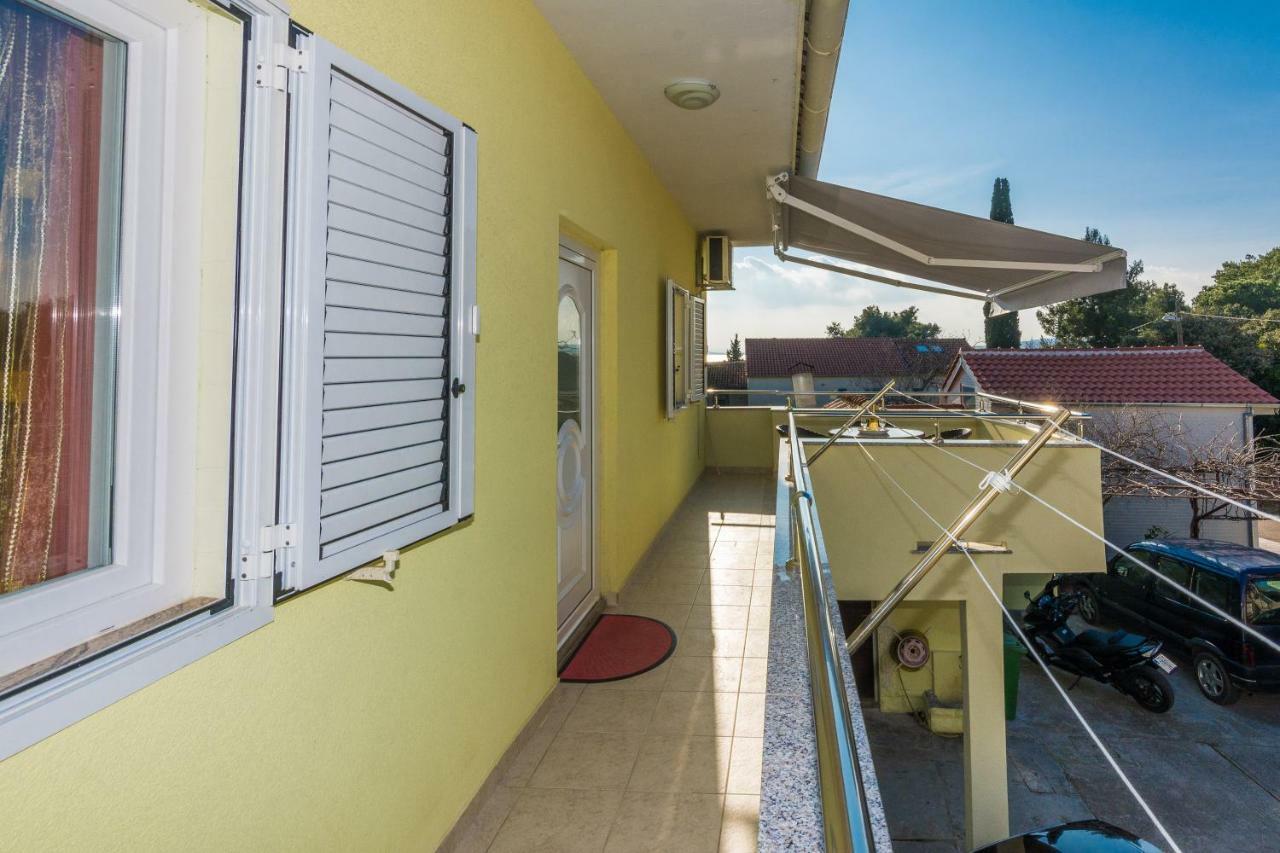 Apartman Mladenka Sukosan Bagian luar foto